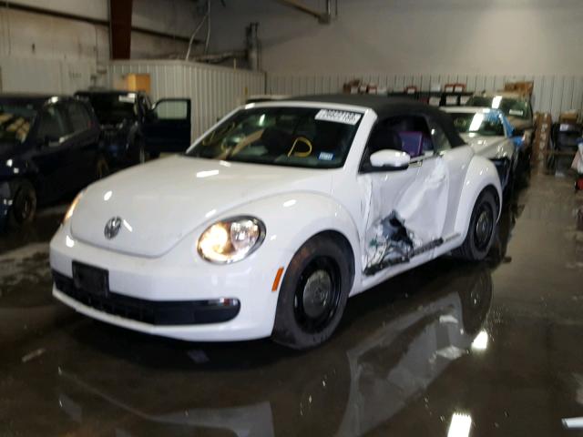 3VW5X7AT2EM806751 - 2014 VOLKSWAGEN BEETLE WHITE photo 2