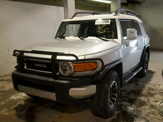 JTEBU11F18K009209 - 2008 TOYOTA FJ CRUISER SILVER photo 2