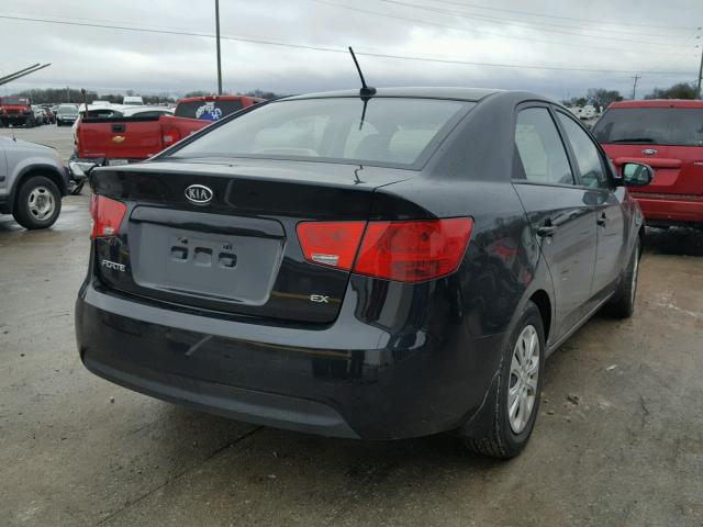 KNAFU4A26D5719846 - 2013 KIA FORTE EX BLACK photo 4