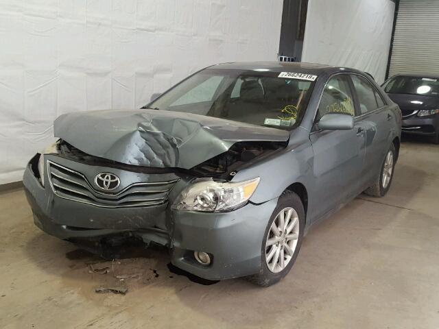 4T1BF3EKXAU544028 - 2010 TOYOTA CAMRY BASE GRAY photo 2