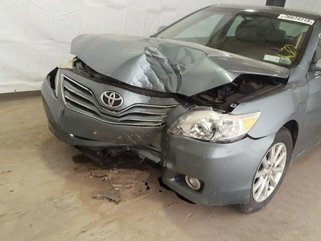 4T1BF3EKXAU544028 - 2010 TOYOTA CAMRY BASE GRAY photo 9