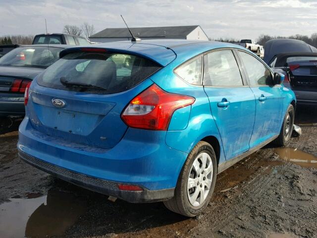 1FAHP3K29CL277592 - 2012 FORD FOCUS SE BLUE photo 4