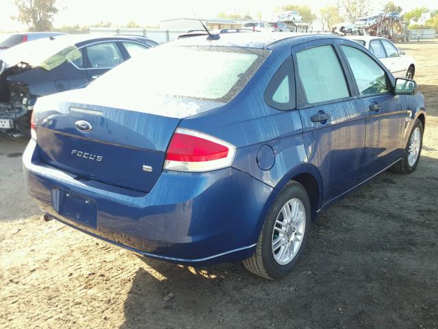 1FAHP35N78W250208 - 2008 FORD FOCUS SE BLUE photo 4