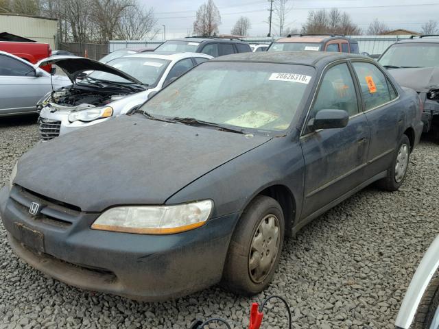 1HGCG5646WA188348 - 1998 HONDA ACCORD LX GREEN photo 2