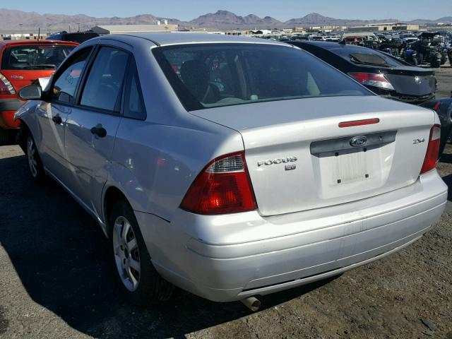 1FAFP34N15W163649 - 2005 FORD FOCUS ZX4 SILVER photo 3