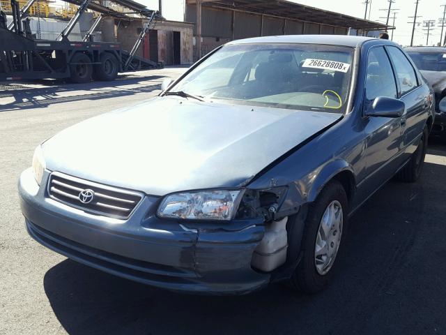 JT2BF22K710301702 - 2001 TOYOTA CAMRY CE GREEN photo 2