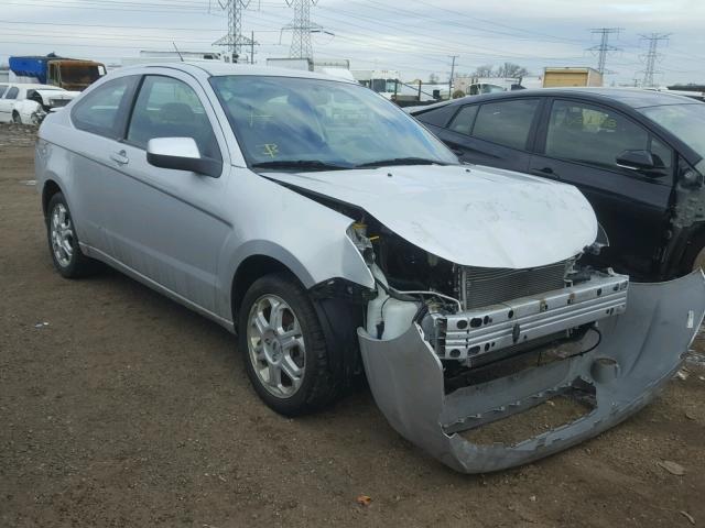 1FAHP3CNXAW203196 - 2010 FORD FOCUS SE SILVER photo 1