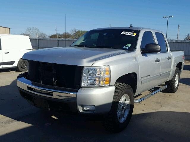 3GCPKSE37BG150662 - 2011 CHEVROLET SILVERADO SILVER photo 2