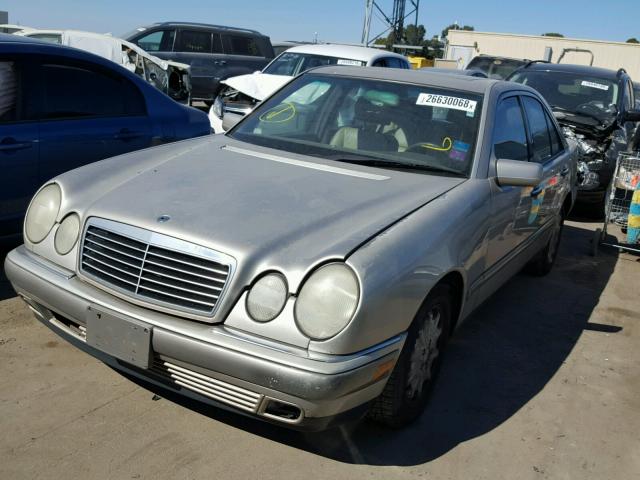 WDBJF55F1VA439785 - 1997 MERCEDES-BENZ E 320 TAN photo 2