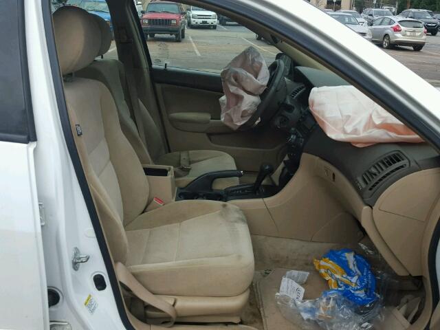 1HGCM56105A134055 - 2005 HONDA ACCORD DX WHITE photo 5