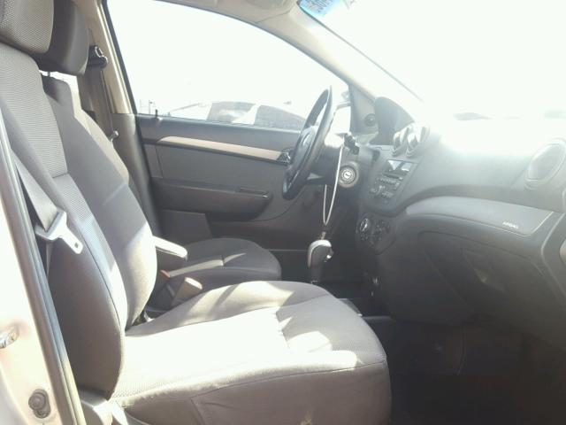 KL1TD56E89B396818 - 2009 CHEVROLET AVEO LS SILVER photo 5