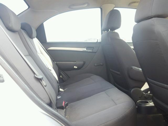 KL1TD56E89B396818 - 2009 CHEVROLET AVEO LS SILVER photo 6