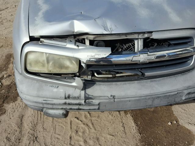 2CNBE13C716960099 - 2001 CHEVROLET TRACKER SILVER photo 9