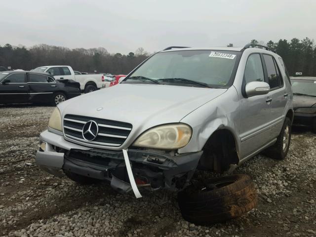 4JGAB75E93A436982 - 2003 MERCEDES-BENZ ML 500 SILVER photo 2