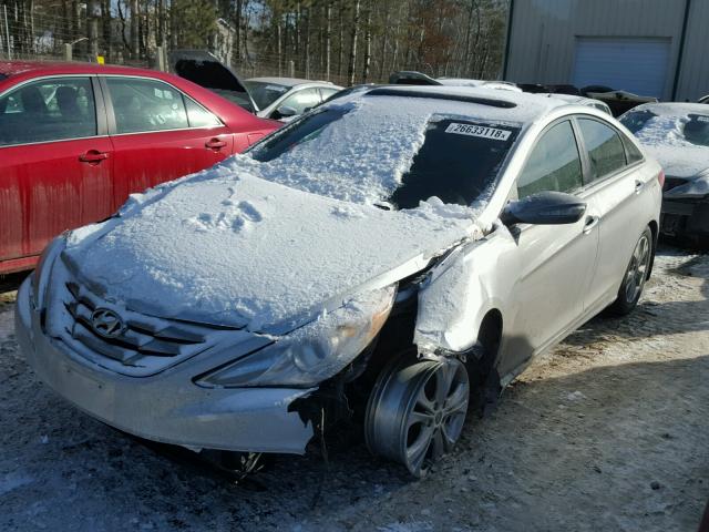 5NPEC4AC1DH672493 - 2013 HYUNDAI SONATA SE SILVER photo 2