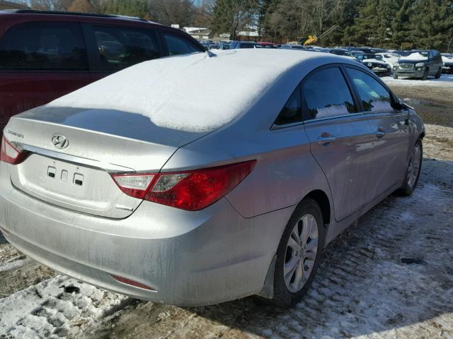 5NPEC4AC1DH672493 - 2013 HYUNDAI SONATA SE SILVER photo 4