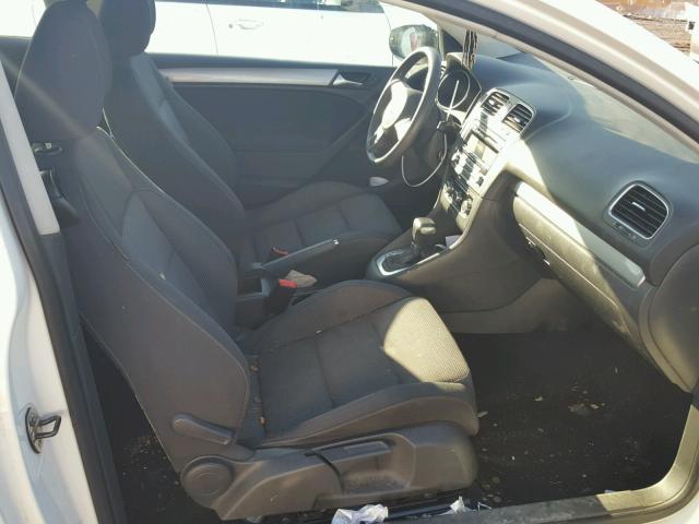 WVWBA7AJ1BW081273 - 2011 VOLKSWAGEN GOLF 白色 照片 5