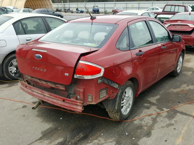 1FAHP3FNXBW105072 - 2011 FORD FOCUS SE RED photo 4