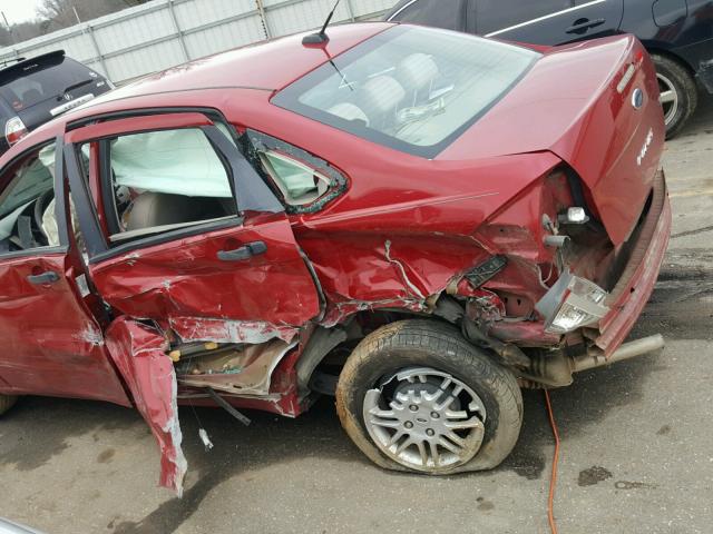 1FAHP3FNXBW105072 - 2011 FORD FOCUS SE RED photo 9