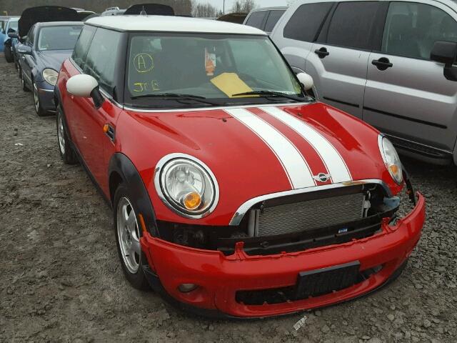 WMWSU3C51BT099819 - 2011 MINI COOPER RED photo 1