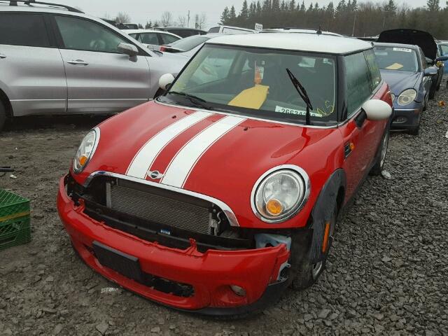 WMWSU3C51BT099819 - 2011 MINI COOPER RED photo 2