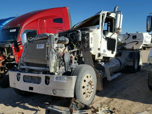 1M1AN07Y2CM010236 - 2012 MACK 600 CHU600 WHITE photo 2