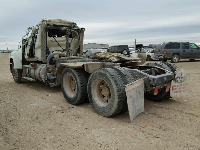 1M1AN07Y2CM010236 - 2012 MACK 600 CHU600 WHITE photo 3