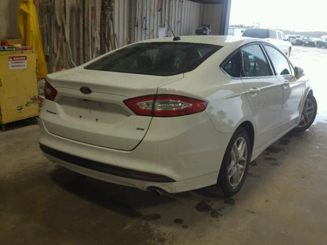 3FA6P0H79FR186143 - 2015 FORD FUSION SE WHITE photo 4