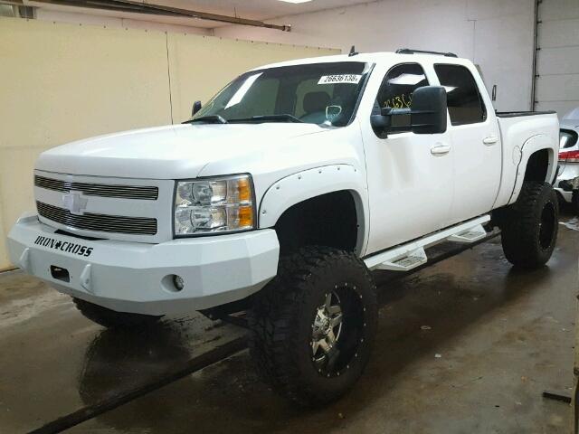 2GCEK13M871665599 - 2007 CHEVROLET SILVERADO WHITE photo 2