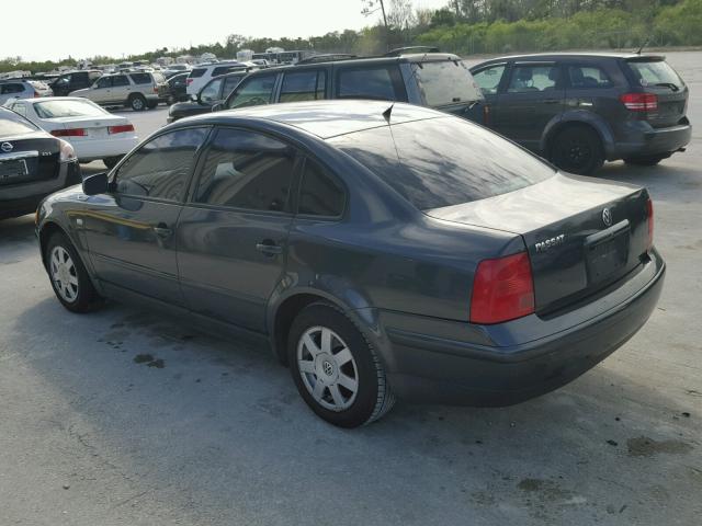 WVWMA23B2YP358792 - 2000 VOLKSWAGEN PASSAT GLS SILVER photo 3