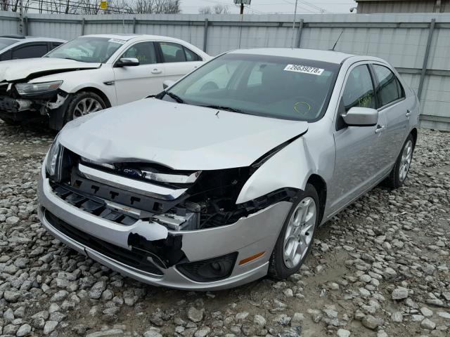 3FAHP0HA4BR260633 - 2011 FORD FUSION SE SILVER photo 2