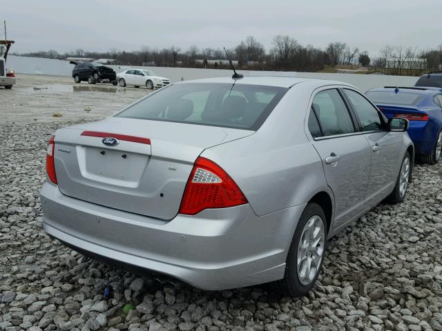 3FAHP0HA4BR260633 - 2011 FORD FUSION SE SILVER photo 4