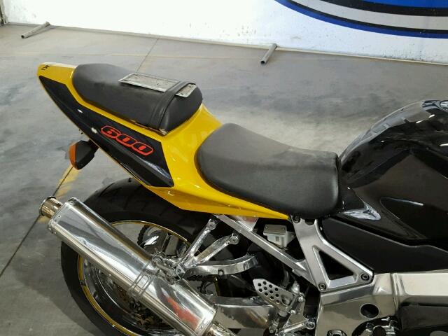 JSLGN7CAX42100494 - 2004 SUZUKI GFXR 600 YELLOW photo 6