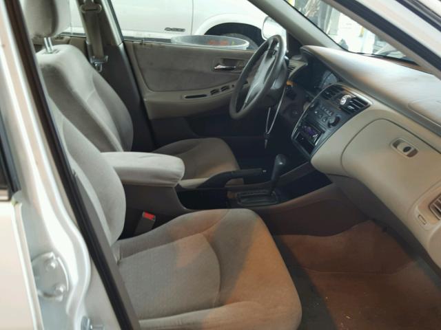 JHMCG56472C004756 - 2002 HONDA ACCORD LX WHITE photo 5