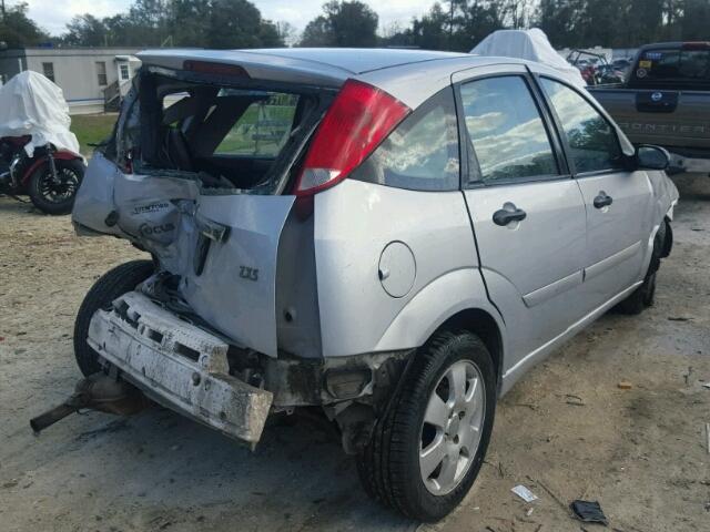 3FAFP37392R168476 - 2002 FORD FOCUS ZX5 SILVER photo 4