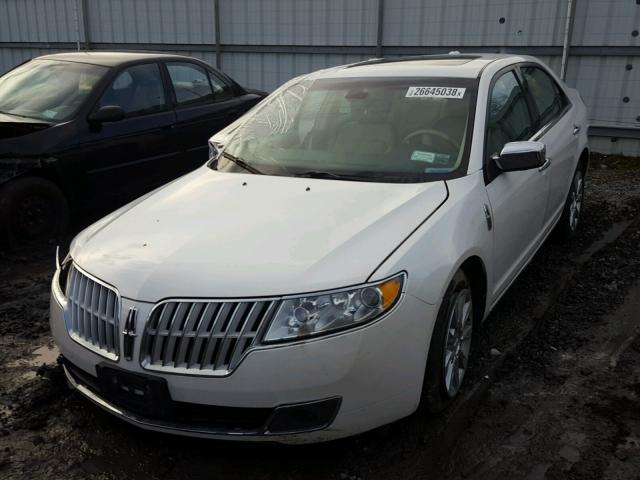 3LNHL2JC6CR802423 - 2012 LINCOLN MKZ WHITE photo 2