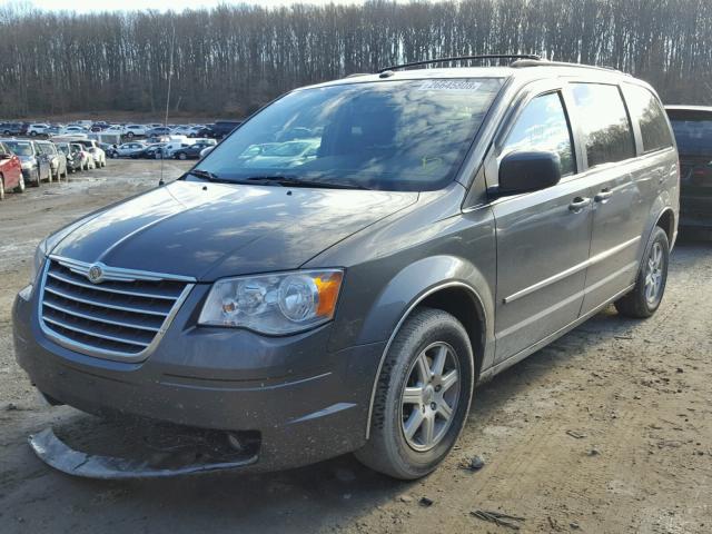 2A4RR8D19AR321390 - 2010 CHRYSLER TOWN & COU CHARCOAL photo 2