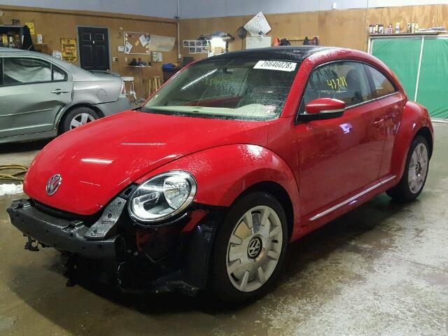 3VWJX7AT0DM672836 - 2013 VOLKSWAGEN BEETLE RED photo 2