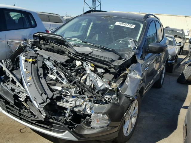 1FMCU0GDXJUA43597 - 2018 FORD ESCAPE SE GRAY photo 2