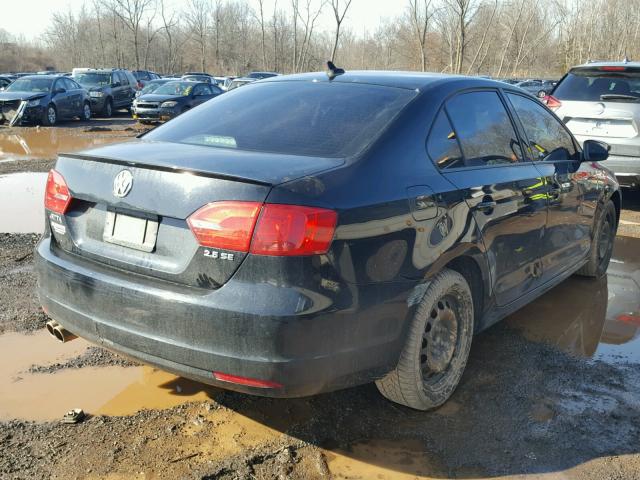 3VWBZ7AJ4BM327061 - 2011 VOLKSWAGEN JETTA SE BLACK photo 4