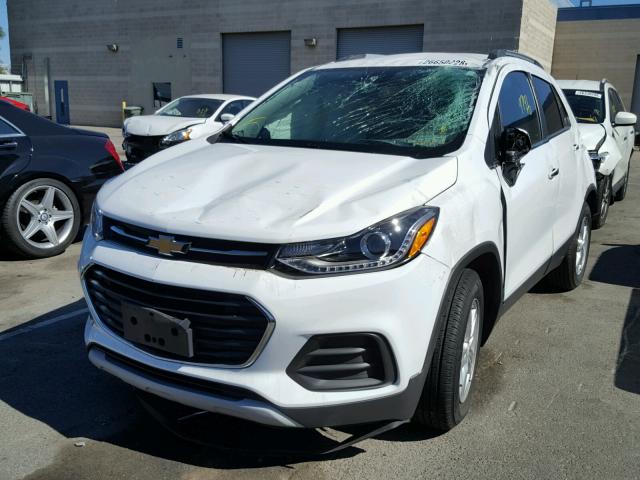 3GNCJLSB2HL146545 - 2017 CHEVROLET TRAX 1LT WHITE photo 2