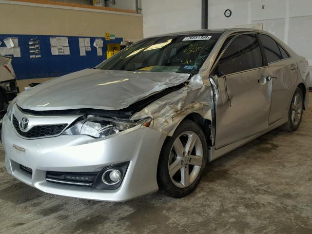 4T1BF1FK2EU760562 - 2014 TOYOTA CAMRY L SILVER photo 2