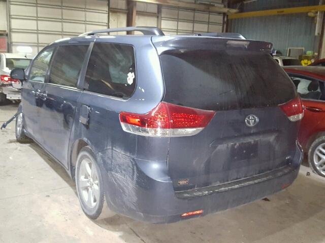 5TDKK3DC6ES483653 - 2014 TOYOTA SIENNA LE BLUE photo 3