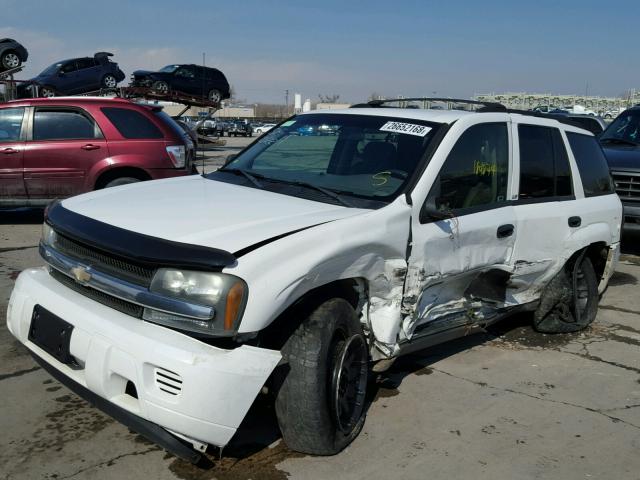 1GNDT13S022465811 - 2002 CHEVROLET TRAILBLAZE WHITE photo 2