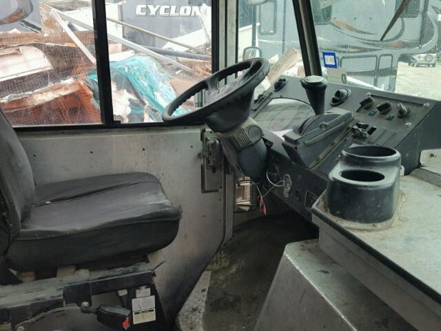 5B4KPD2UX63418896 - 2006 WORKHORSE CUSTOM CHASSIS COMMERCIAL 红色 照片 5