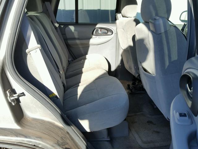 1GNDT13S462103339 - 2006 CHEVROLET TRAILBLAZE GRAY photo 6