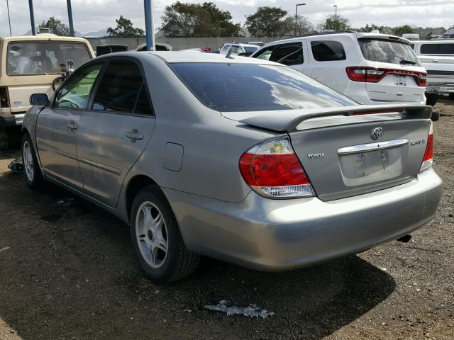 4T1BE32K85U529864 - 2005 TOYOTA CAMRY LE GRAY photo 3