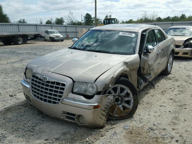 2C3KA63H28H217345 - 2008 CHRYSLER 300C TAN photo 2