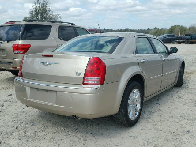 2C3KA63H28H217345 - 2008 CHRYSLER 300C TAN photo 4