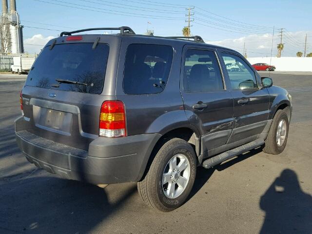 1FMYU03155KB15373 - 2005 FORD ESCAPE XLT GRAY photo 4